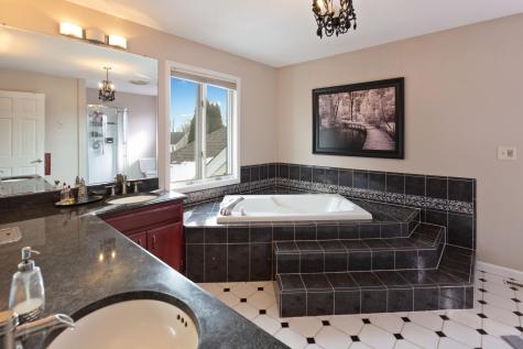 9046 Edinburgh Lane Woodbury MN 55125