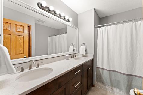 2358 Hilo Avenue N Oakdale MN 55128