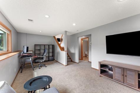 2358 Hilo Avenue N Oakdale MN 55128