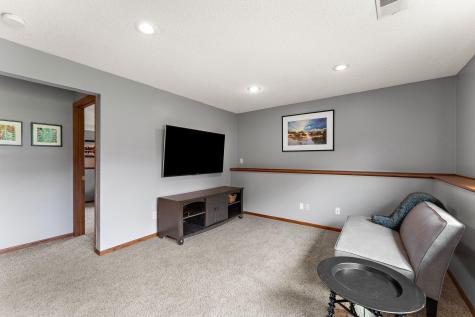 2358 Hilo Avenue N Oakdale MN 55128