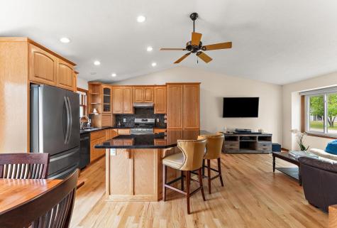 2358 Hilo Avenue N Oakdale MN 55128
