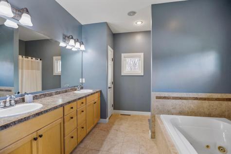 1929 Woodcrest Drive NE Owatonna MN 55060