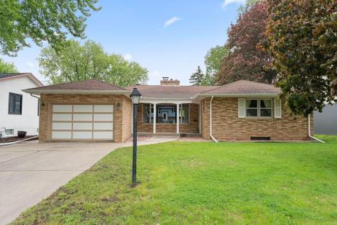 26 W Sandra Lee Drive Saint Paul MN 55119