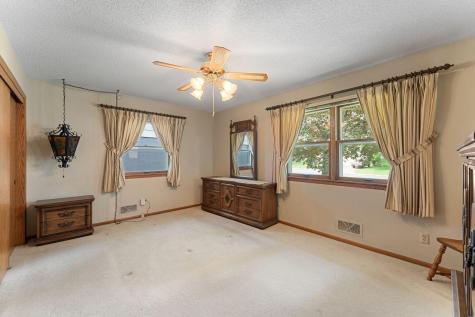 26 W Sandra Lee Drive Saint Paul MN 55119