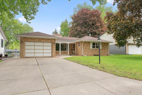 26 W Sandra Lee Drive Saint Paul MN 55119