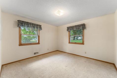 26 W Sandra Lee Drive Saint Paul MN 55119