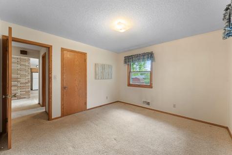 26 W Sandra Lee Drive Saint Paul MN 55119