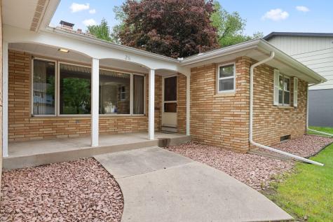 26 W Sandra Lee Drive Saint Paul MN 55119