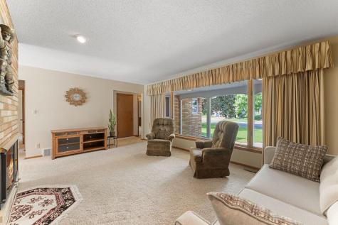 26 W Sandra Lee Drive Saint Paul MN 55119