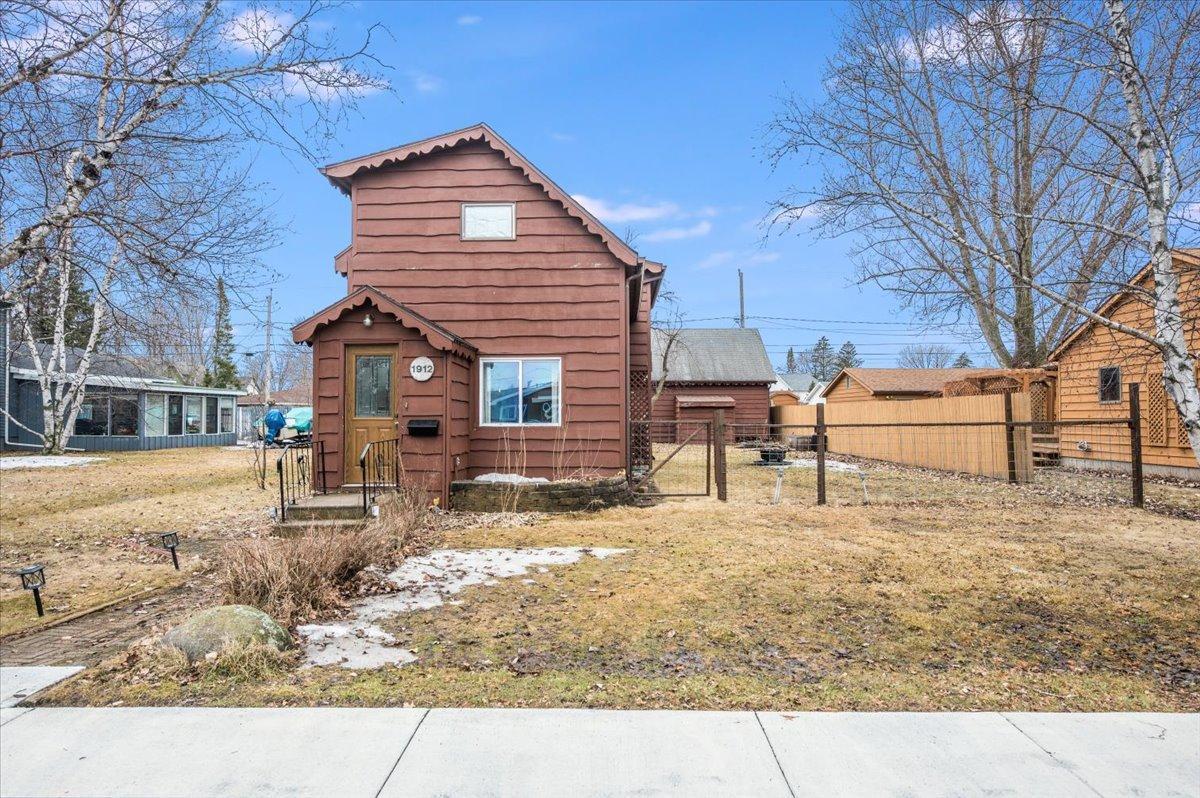 1912 E 3rd Street Superior WI 54880