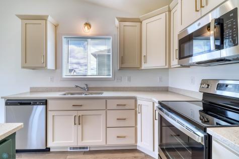 7338 28 Street S Fargo ND 58104