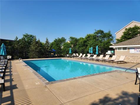 662 Sutherland Drive Woodbury MN 55129
