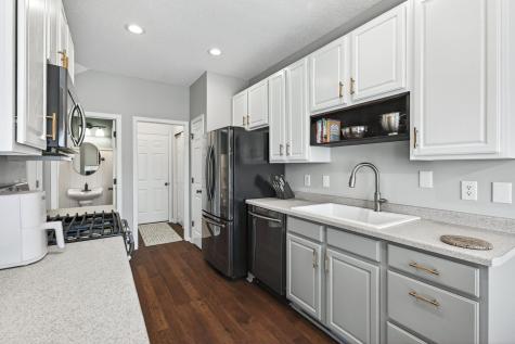 662 Sutherland Drive Woodbury MN 55129