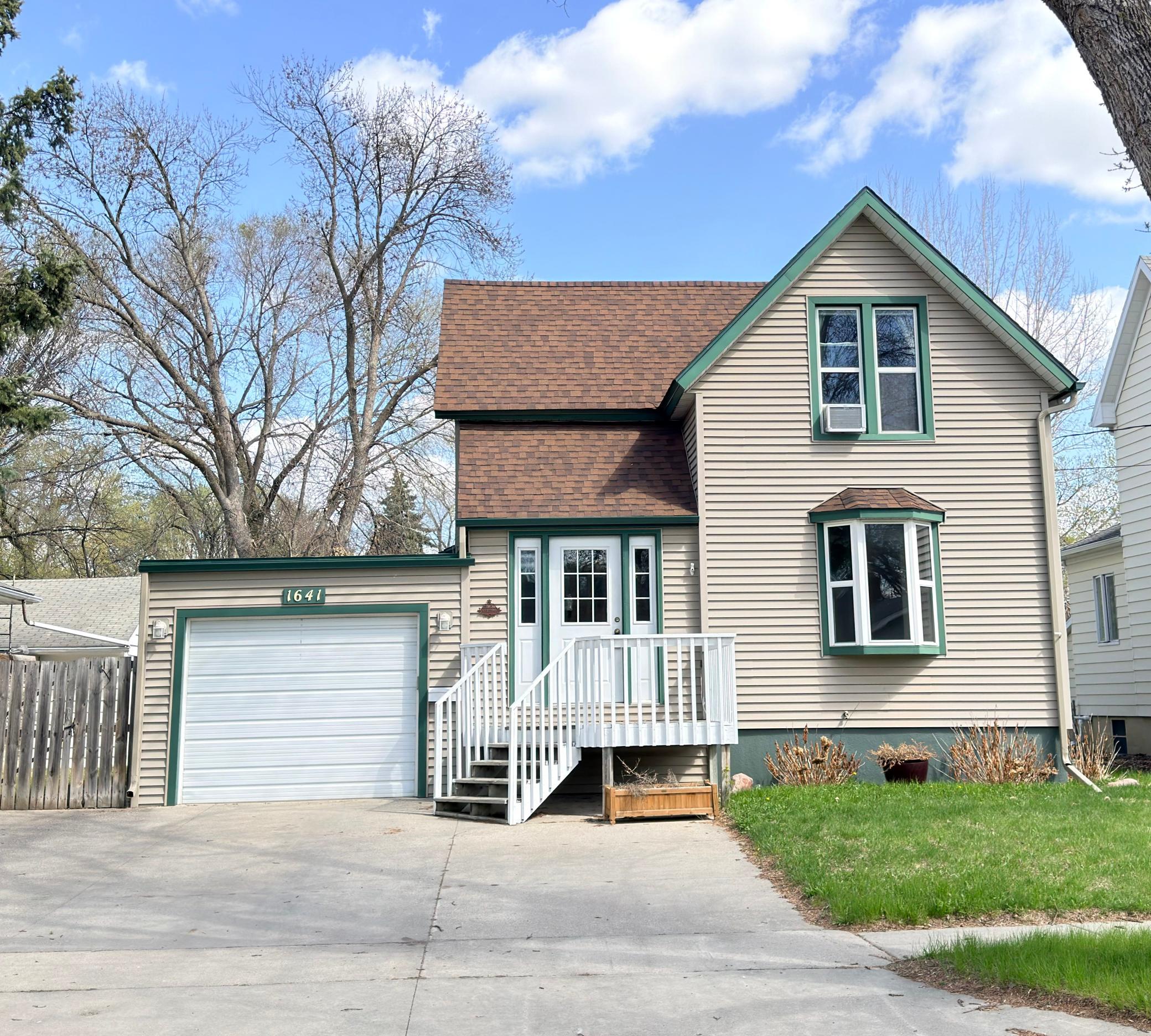 1641 8th Avenue S Fargo ND 58103
