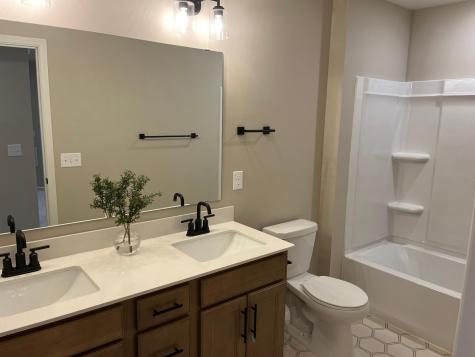 10398 Mcgregor Boulevard Woodbury MN 55129