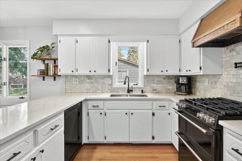2405 Quinwood Lane N Plymouth MN 55441