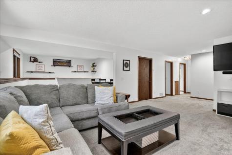 2405 Quinwood Lane N Plymouth MN 55441