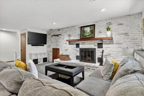2405 Quinwood Lane N Plymouth MN 55441
