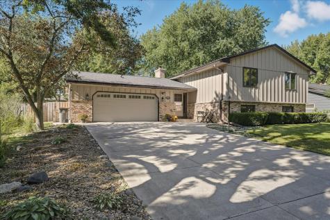 2405 Quinwood Lane N Plymouth MN 55441