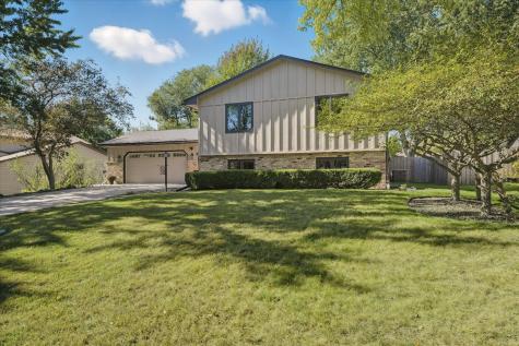 2405 Quinwood Lane N Plymouth MN 55441
