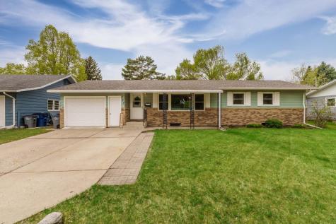 533 Maple Lane Moorhead MN 56560