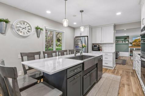 1105 Lakeview Drive Burnsville MN 55337