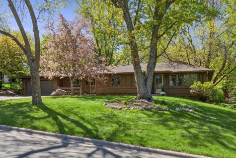 1105 Lakeview Drive Burnsville MN 55337