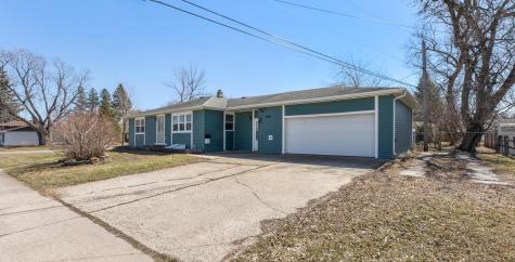 1409 13th Avenue N Moorhead MN 56560