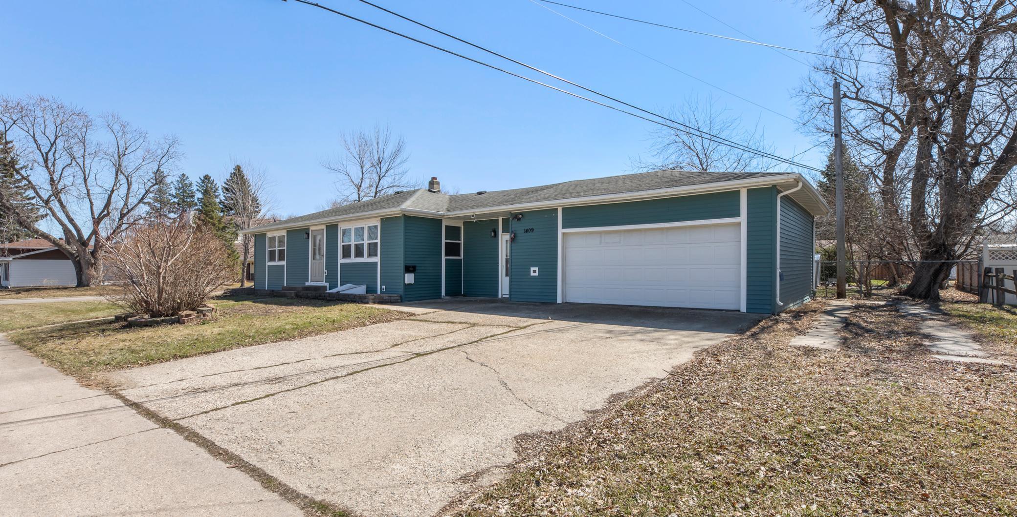 1409 13th Avenue N Moorhead MN 56560