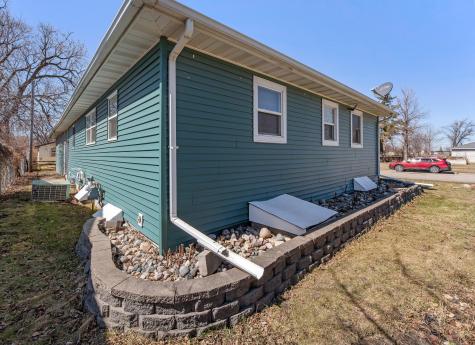 1409 13th Avenue N Moorhead MN 56560