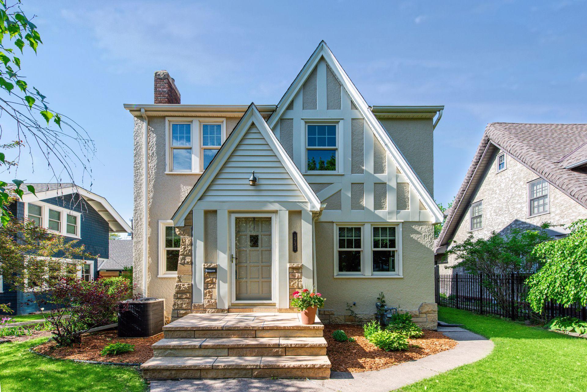1731 Hillcrest Avenue Saint Paul MN 55116