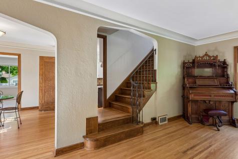 1731 Hillcrest Avenue Saint Paul MN 55116
