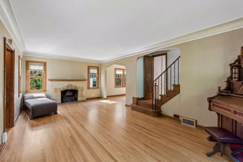 1731 Hillcrest Avenue Saint Paul MN 55116