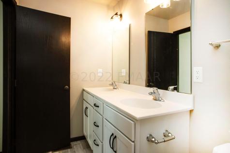 6720 Thomas Street Horace ND 58047