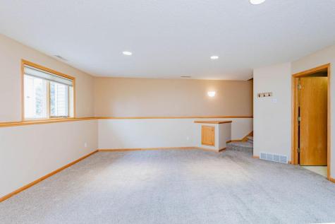 3236 35th Avenue S Fargo ND 58104
