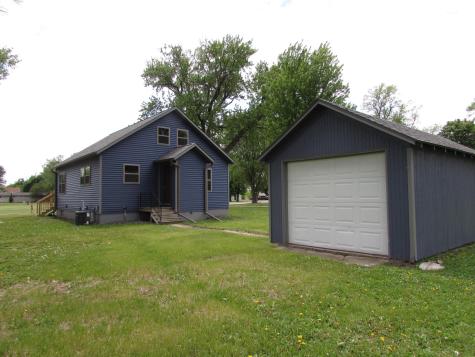 402 W Main Street Ceylon MN 56121