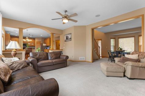 1122 Drew Drive Woodbury MN 55129