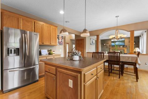 1122 Drew Drive Woodbury MN 55129