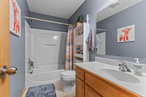 1122 Drew Drive Woodbury MN 55129