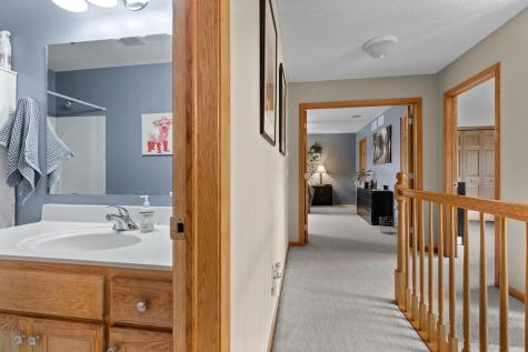 1122 Drew Drive Woodbury MN 55129