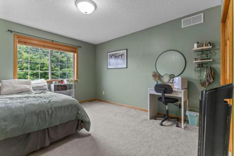 1122 Drew Drive Woodbury MN 55129