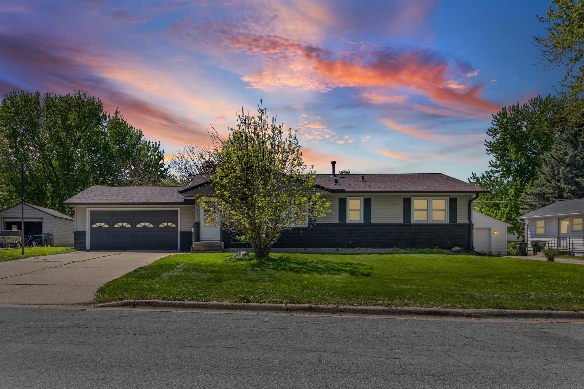 2134 Garnet Drive Eagan MN 55122