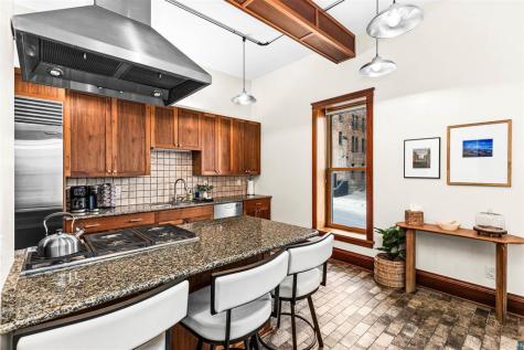 1 N Lake Avenue Duluth MN 55802