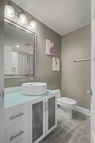 6725 Valley View Road Edina MN 55439