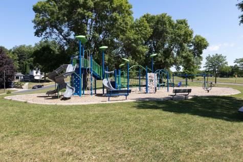 2460 Kewanee Way Golden Valley MN 55422