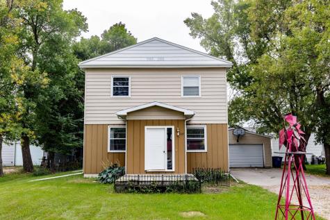 1009 18th Avenue N Moorhead MN 56560