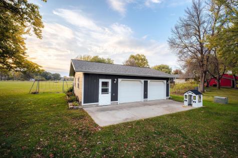 1835 Jamison Drive Windom MN 56101