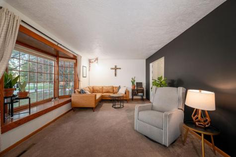1835 Jamison Drive Windom MN 56101