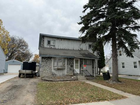 1637 10th Avenue S Fargo ND 58103