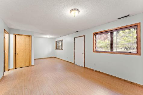 1895 Deer Hills Trail Eagan MN 55122